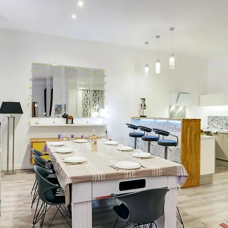 Centrale 2 - F4 Spacieux Et Confortable Au Centre Du Vieux-nice Niza